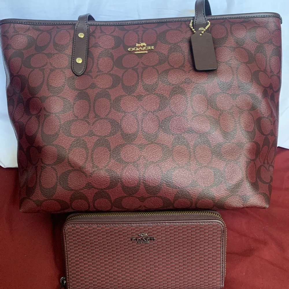 Coach Zip Top Tote in Signature Canvas w/wallet